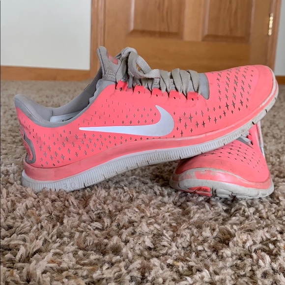 coral colored tennis shoes